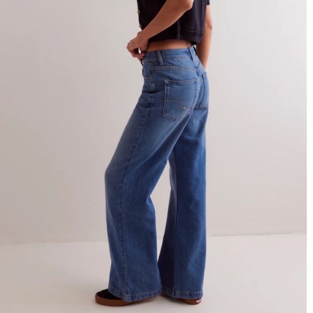 Free people We The Free Stride Straight and Wide leg Jeans 27
Walk away